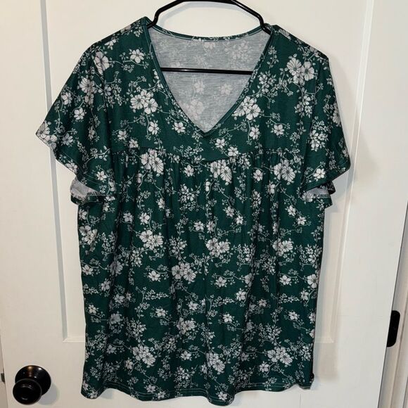 Elegant Green and White Blouse with Subtle Floral Design - Picture 1 of 6